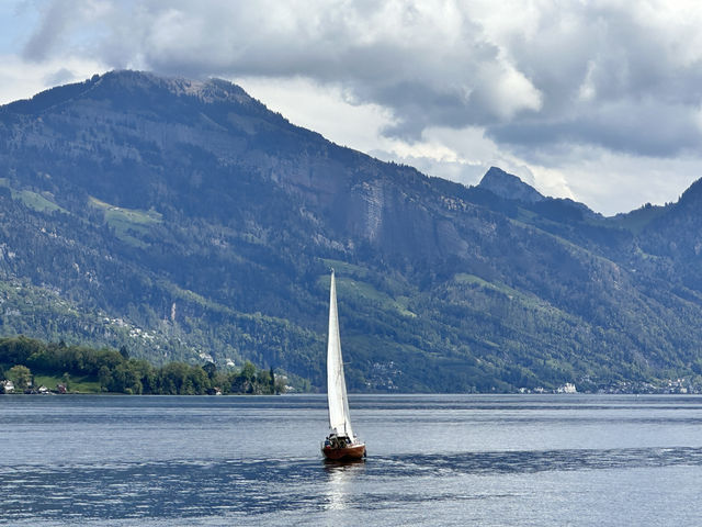 Breathtaking Views and Lakeside Bliss at Luzern Bahnhofquai