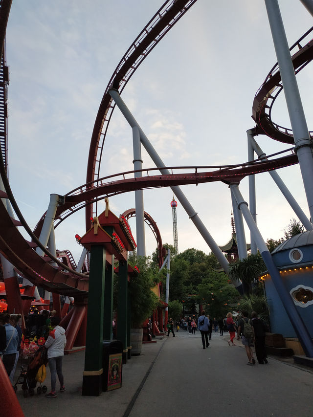 🎠 Sunset & Magic at Tivoli Gardens – Copenhagen's Fairytale Night 🌇✨🎆