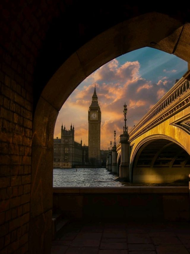 🎡👑 “Royal Icons & Urban Rhythm: A Day in Timeless London” 🇬🇧