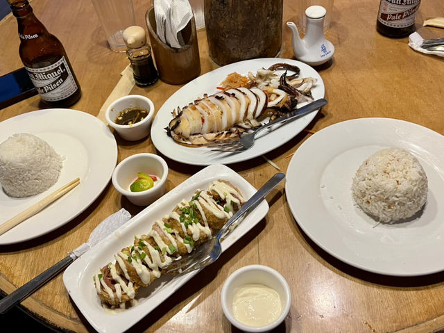 A Flavorful Night at Kinabuchs Grill & Bar – Puerto Princesa’s Iconic Dining Spot! 🌟🐊  