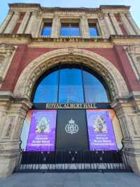 Royal Albert Hall: A Parabolic Crown of Culture