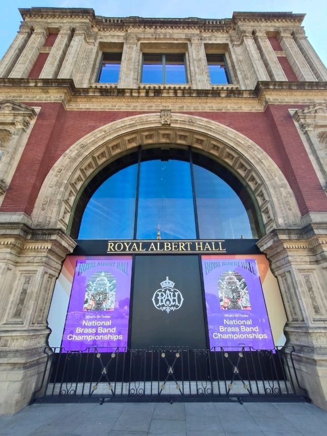 Royal Albert Hall: A Parabolic Crown of Culture