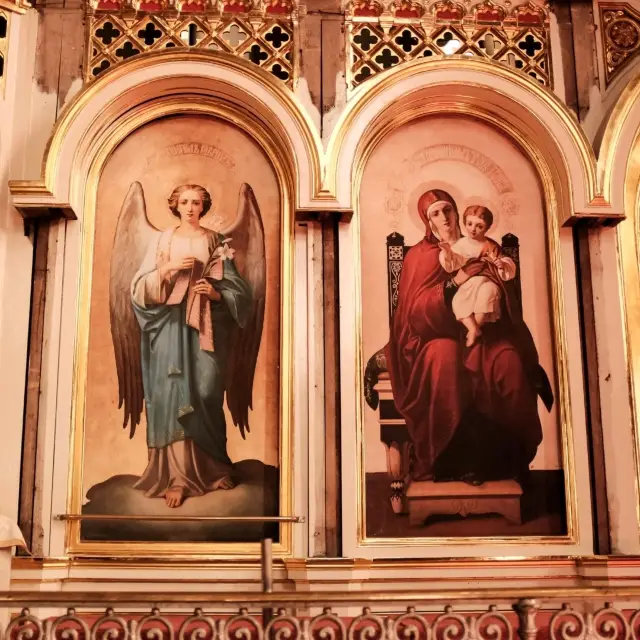 Inside Helsinki’s Orthodox Churches – A Golden Calm ✨⛪