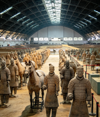 🏯🐉 Discover Xi’an, China: Must-See Attractions, Legendary Food & Where to Stay! 🇨🇳✨