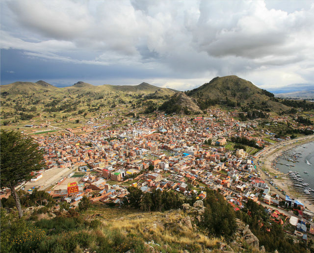 Take you to experience the diverse culture of Ecuador.