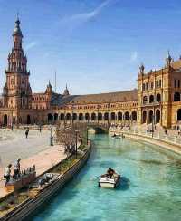 Segovia, strolling in the historic city.