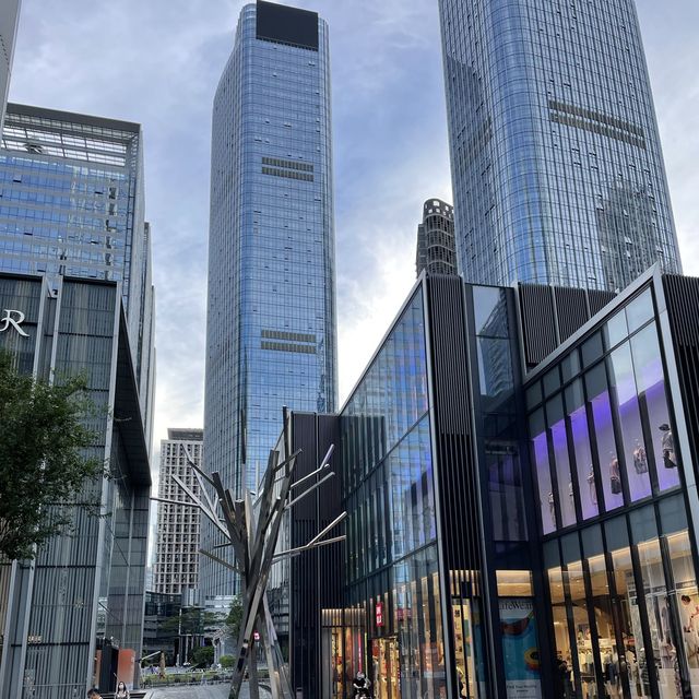 A beautiful modern mall in Shenzhen 
