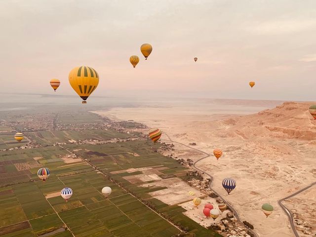 埃及帝王谷和帝后谷(The Valley of Kings and Queens) 很多國王和女王的