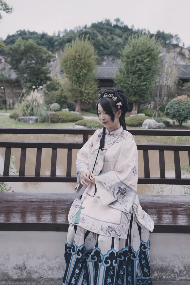 尋得此處，才知是你