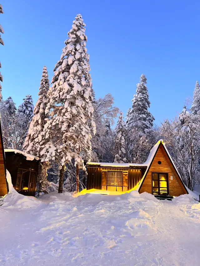 Heilongjiang Laolike Lake is leisurely in the Nordic forest cabin