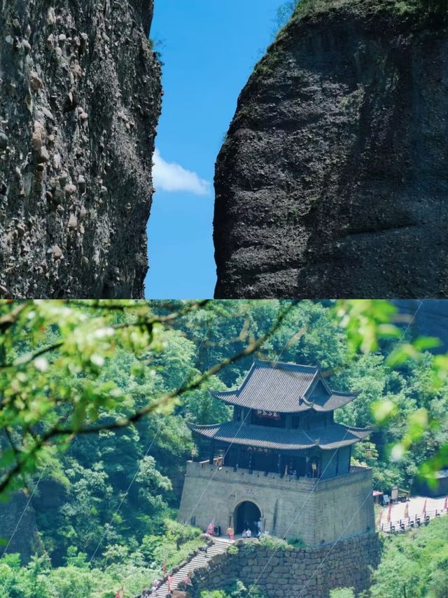 劍閣峥嵘而崔嵬，一夫當關，萬夫莫開