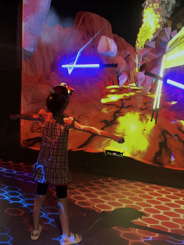 裸眼3D+互動玩樂=超級時空魔方