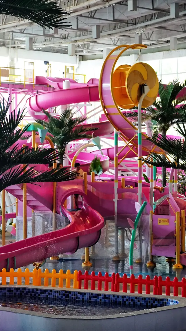Wendu Water City | The ceiling of Beijing Water Park, filled to the brim with summer ambiance.