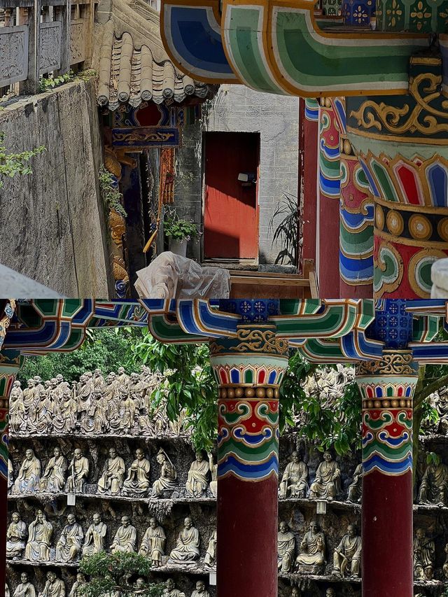 羅漢造像的藝術寶庫，仿彿置身「小西天」