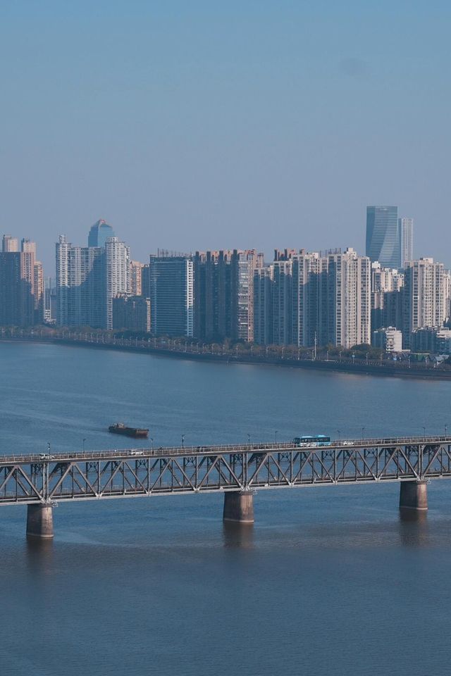 首次在杭州六和塔追火車追公交啦