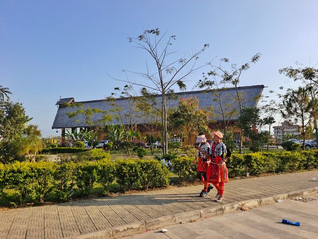 到芒市看景頗族目瑙縱歌