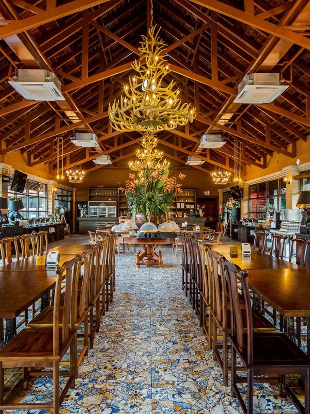 🌴 Escape to Ratchaburi's Khum Damnoen Resort 🏖️