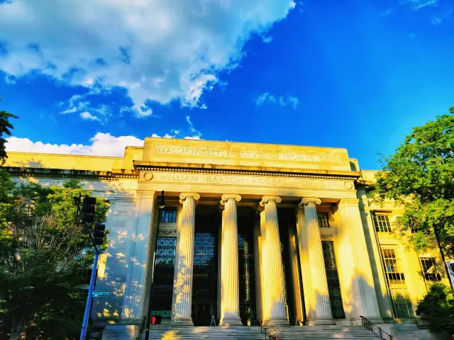 Boston, USA | Explore the world's top universities.
