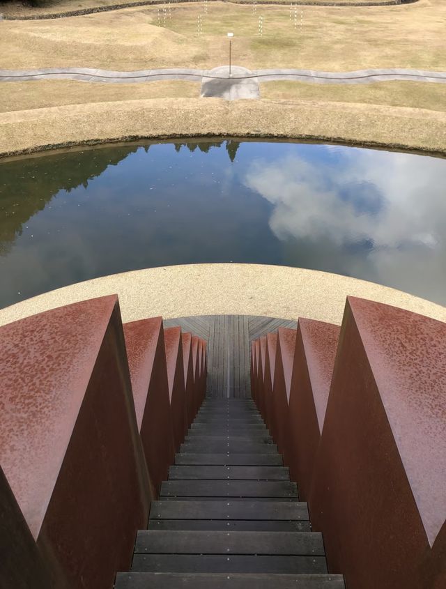 奈良山谷中的藝術森林。