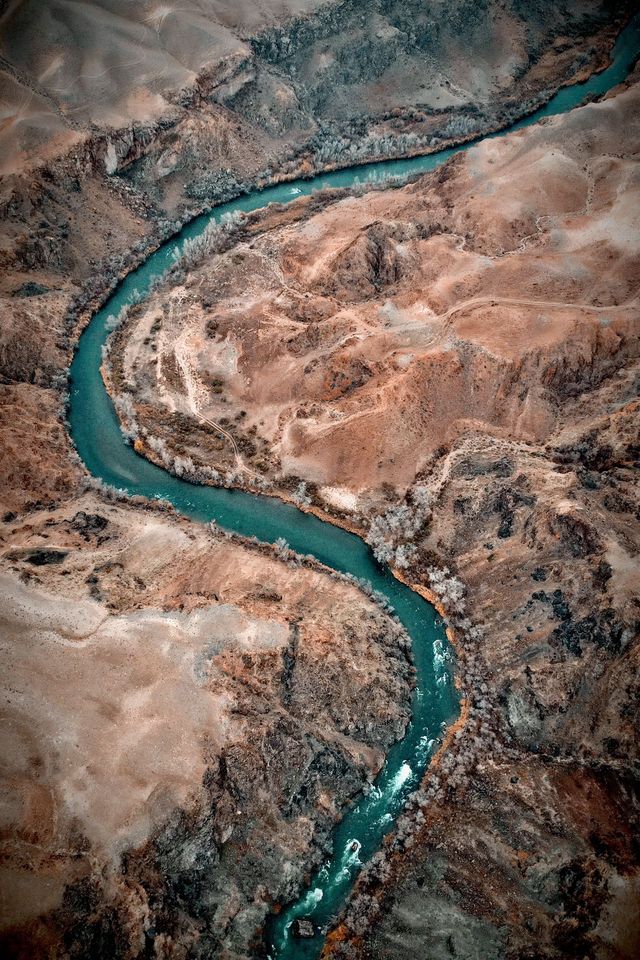 Charyn Canyon National Park｜萬物皆有裂痕，那是光照進來的地方  恰倫大峽谷。