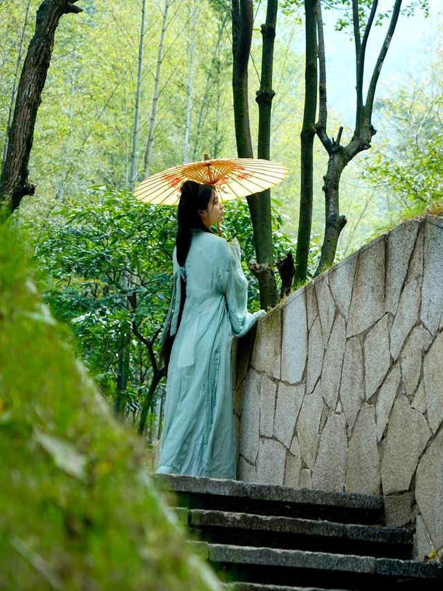想搵一處隱世仙境？白水仙嘅山水正為你流淌