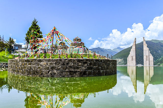 四姑娘山·天空之城懸崖酒店 | 住進雲端
