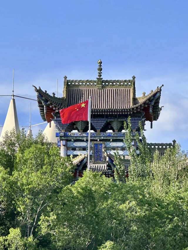 山靜人悠，雲影自遠──