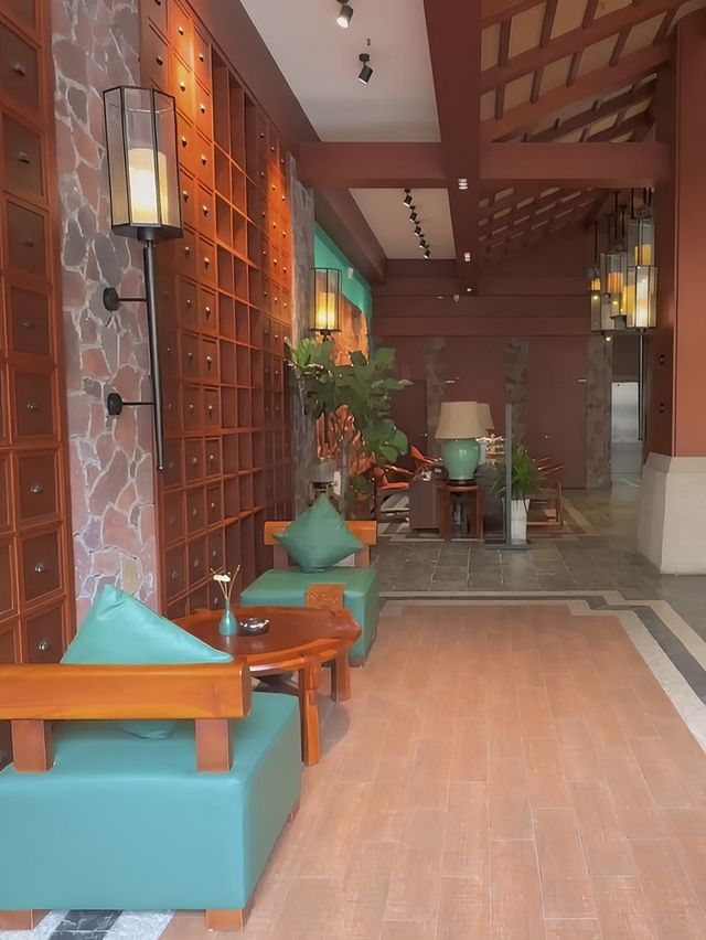 版納獨棟宮殿+雨林泳池美到令人失語！