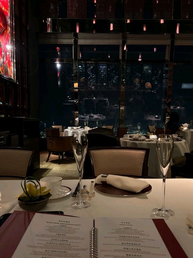 Hong Kong's Tallest Hotel: The Ritz-Carlton Hotel Stay Experience 🇭🇰