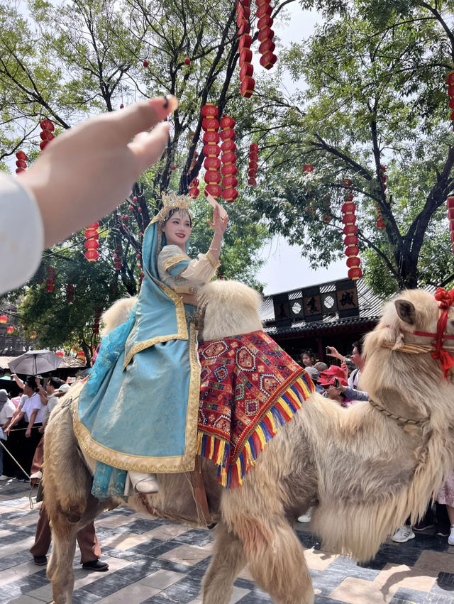 開封萬歲山武俠城嘅景緻簡直絕咗！