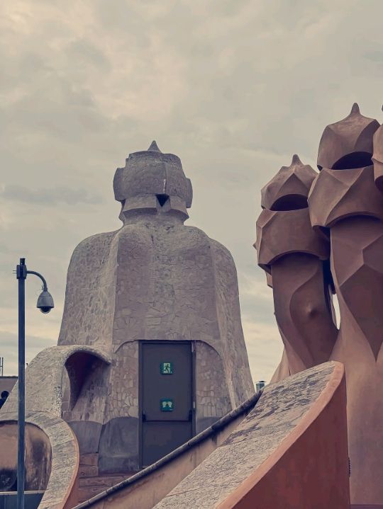巴塞隆納魔幻建築！米拉之家驚艷體驗】**  