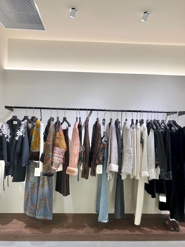 朝天門挖到寶!千平女裝店竟藏空中花園 朝天門挖到寶!千平女裝店竟藏空中花園