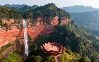 三天扎進赤水：丹霞撞瀑布，美食裹著煙火氣