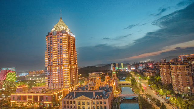 在長興開元名都,睡雲端客房、泡奢華泳池,宴請排面直接拉滿 在長興開元名都,睡雲端客房、泡奢華泳池,宴請排面直接拉滿