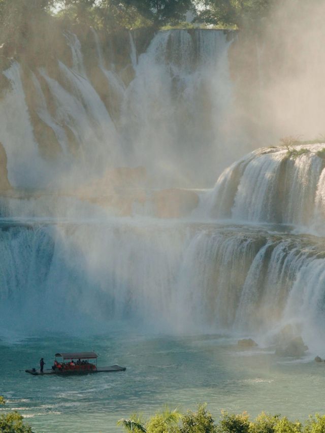 邊境線上會唱歌的瀑布 邊境線上會唱歌的瀑布