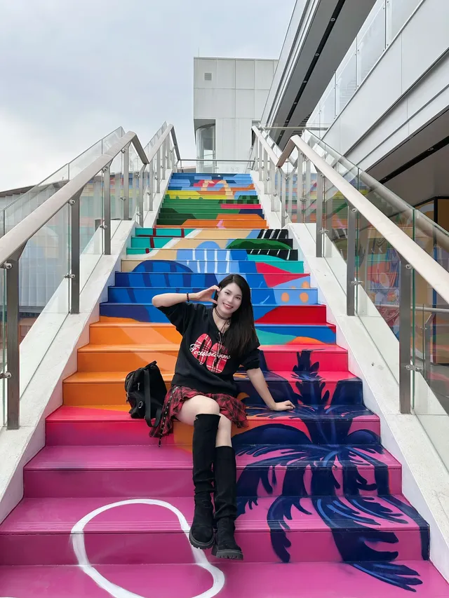 旺角薈彩繪階梯|一步踏入藝術浪潮裡 旺角薈彩繪階梯|一步踏入藝術浪潮裡
