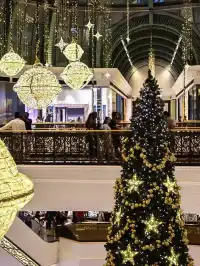 當迪拜的市集開啟節日限定模式...