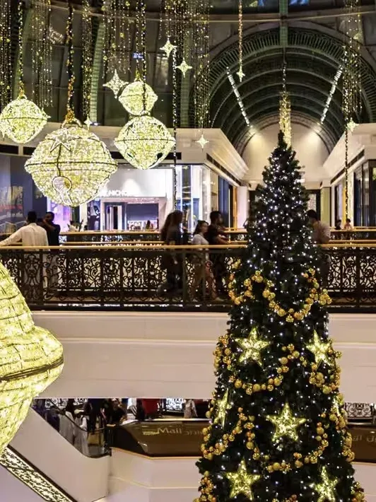 當迪拜的市集開啟節日限定模式...