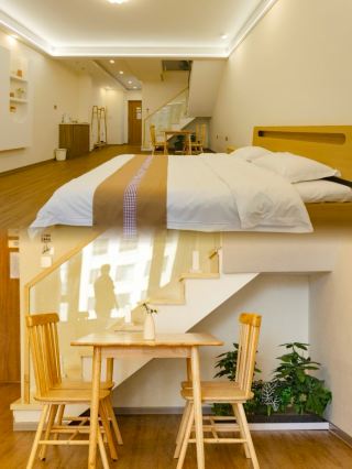 สวัสดีค่ะ Loft ที่พักแบบโฮมสเตย์ในห้องใต้หลังคาที่ซ่อนตัวอยู่และน่าประทับใจมาก! ฉันประทับใจกับการออกแบบของที่นี่สุดๆ!