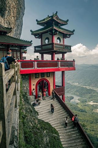 Pinghe Lingtongyan Hanging Ancient Temple