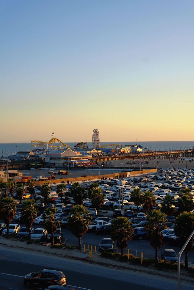 Santa Monica ๐๏ธ Who can resist a California sunset? ๐๏ธ Santa Monica ๐๏ธ Who can resist a California sunset? ๐๏ธ