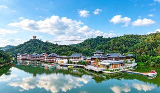 住進 4A 景區裡的客家山水畫卷