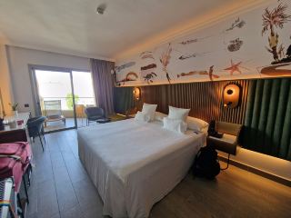 Best Hotel Experience with Superb Service and Relaxation