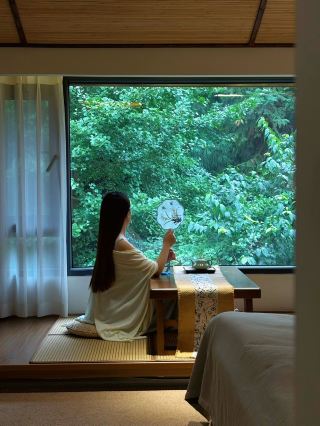 Hiding in Shifang Shili Songjian after the rain, healed by pine forests and hot springs