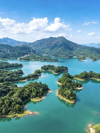 Choosing the right hotel in Qiandao Lake makes things so much easier. I finally came to Qiandao Lake for a few days and chose this Holiday Inn under the InterContinental brand. The experience exceeded my expectations.