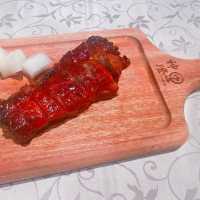 環境方面，餐廳以傳統中菜菜館裝修，夠古色古香，係呢個環境食飯都幾舒服，好適合帶埋屋企人黎開開心心聚下食餐飯~
