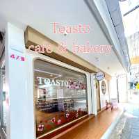 นั่งขิวๆที่ร้าน Toasto cafa ติดกับ mrt ท่าพระ 
