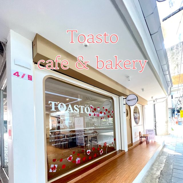 นั่งขิวๆที่ร้าน Toasto cafa ติดกับ mrt ท่าพระ 