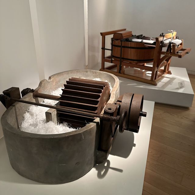 美しい自然と建物が融合する山中の美術館