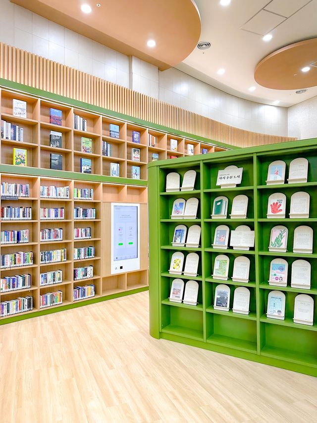 요즘 떠오르는 핫플 서초구립방배숲환경도서관📚